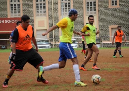 Ranbir Kapoor, Abhishek Bachchan & others snapped playing football