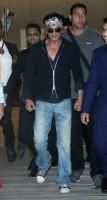 Shah Rukh Khan,Shah Rukh Khan Snapped at International Airport,SRK Snapped at International Airport,Shah Rukh Khan at International Airport,Shah Rukh Khan pics,Shah Rukh Khan images,Shah Rukh Khan photos,Shah Rukh Khan stills,Shah Rukh Khan pictures,Shah