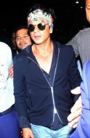 Shah Rukh Khan,Shah Rukh Khan Snapped at International Airport,SRK Snapped at International Airport,Shah Rukh Khan at International Airport,Shah Rukh Khan pics,Shah Rukh Khan images,Shah Rukh Khan photos,Shah Rukh Khan stills,Shah Rukh Khan pictures,Shah
