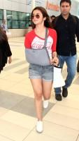Alia Bhatt,actress Alia Bhatt,Alia Bhatt snapped at Airport,Alia Bhatt at Airport,Alia Bhatt pics,Alia Bhatt images,Alia Bhatt stills,Alia Bhatt pictures,Alia Bhatt new pics,Alia Bhatt new stills,Alia Bhatt new photos
