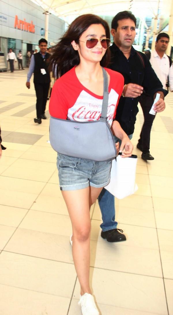 Alia Bhatt snapped at Airport - Photos,Images,Gallery - 19683