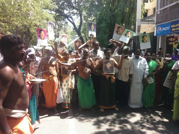 Jayalalithaa Supporters Celebrate her Victory in RK Nagar Constituency Jayalalithaa leads in RK Nagar constituency,Jayalalithaa,RK Nagar constituency,RK Nagar,RK Nagar By-Poll Results