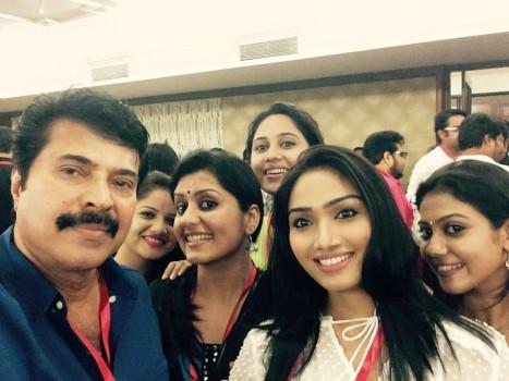 Mammootty takes selfie with Malayalam actresses