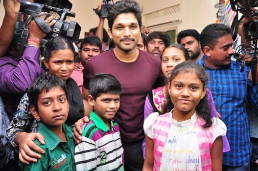 Allu Arjun Met Cancer Affected Kids in Hyderabad