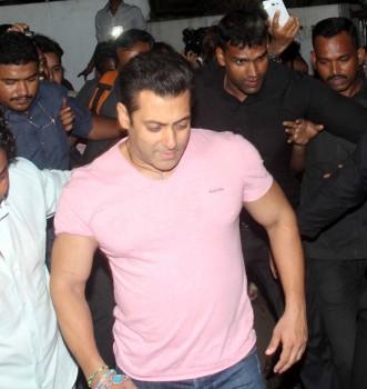 Salman Khan spotted in Bandra