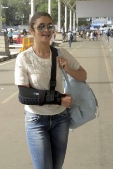 Alia Bhatt spotted at Domestic Airport