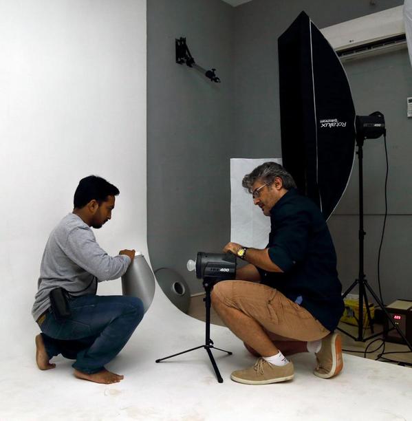 Ajith Kumar Photography working Stills Ajith working Stills with Sivabalan,Ajith working Stills,thala ajith,ajith and Sivabalan,ajith and Sivabalan working stills,ajith and Sivabalan working pics,actor Ajith,Ajith kumar,Ajith Kumar Photography,Ajith Kumar Photography pics,Ajith Kumar Photograp