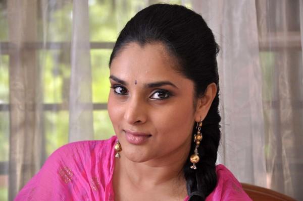 Ramya Returns to Bangalore - Photos,Images,Gallery - 20280