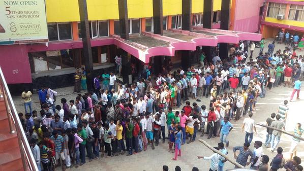Huge Crowd for First Show Papanasam,Papanasam celebration,Papanasam Movie Celebration By Fans,Papanasam review,Papanasam movie review,Papanasam Movie Celebration,kamal hassan,kamal hassan Papanasam,kamal hassan in papanasam