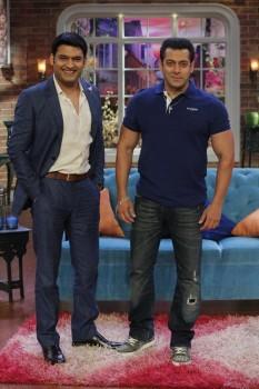 Salman Khan Promotes Bajrangi Bhaijaan on Comedy Nights With Kapil