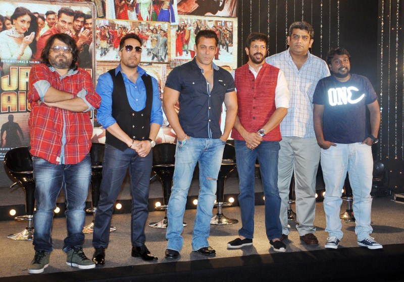 Salman Khan: Bajrangi Bhaijaan's Eid Special Song - Aaj Ki Party Meri Taraf Se Salman Khan,Bajrangi Bhaijaan,Aaj Ki Party Meri Taraf Se,Eid Special Song,Salman Khan Bajrangi Bhaijaan,Bajrangi Bhaijaan's Eid Special Song - Aaj Ki Party Meri Taraf Se