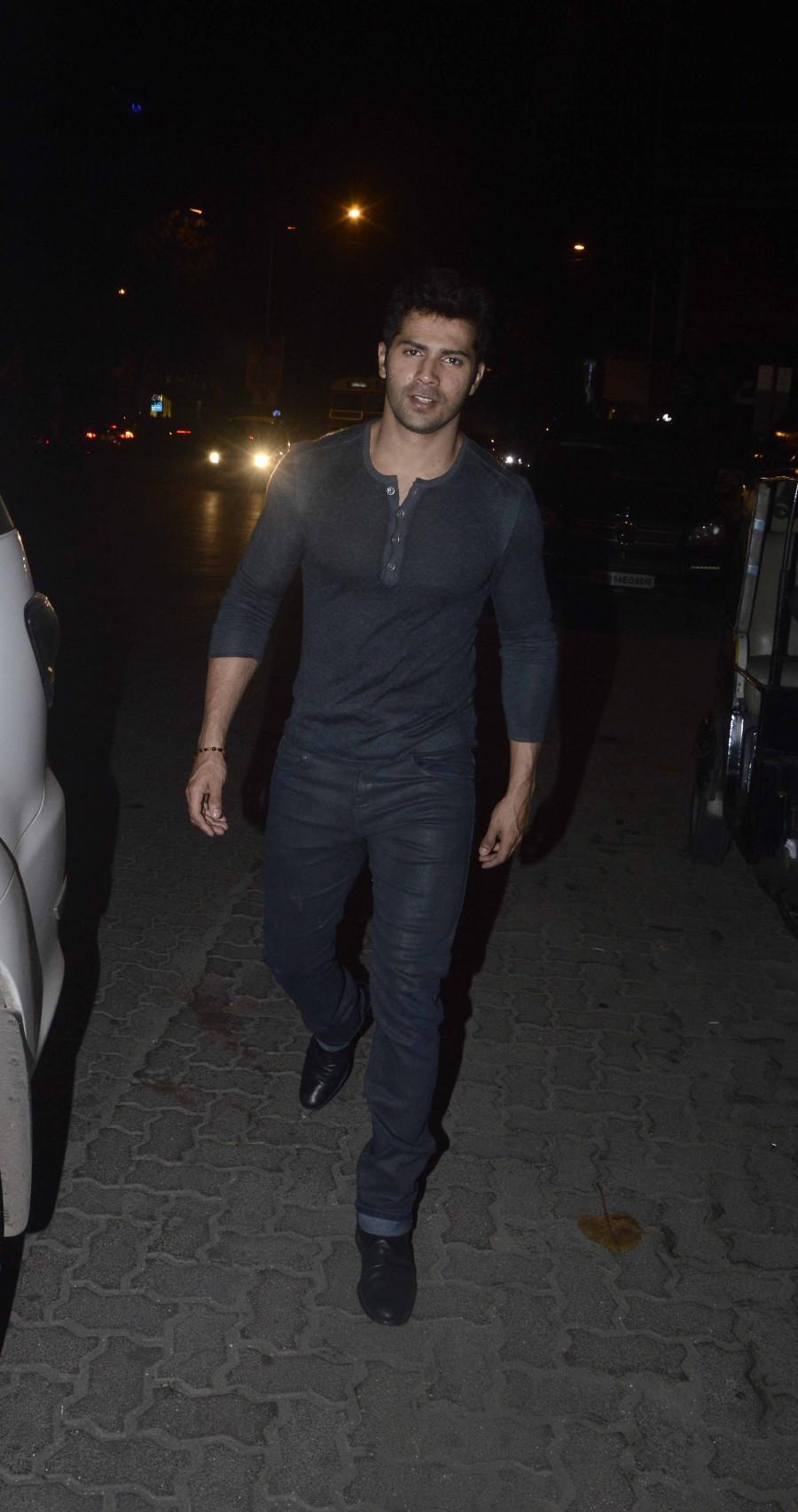Varun Dhawan arrives at Karim Morani's birthday bash Ranveer Singh,Deepika Padukone,Shraddha Kapoor,abcd 2,Varun Dhawan,gautam gulati,Sushant Singh Rajput,bajirao mastani,photos