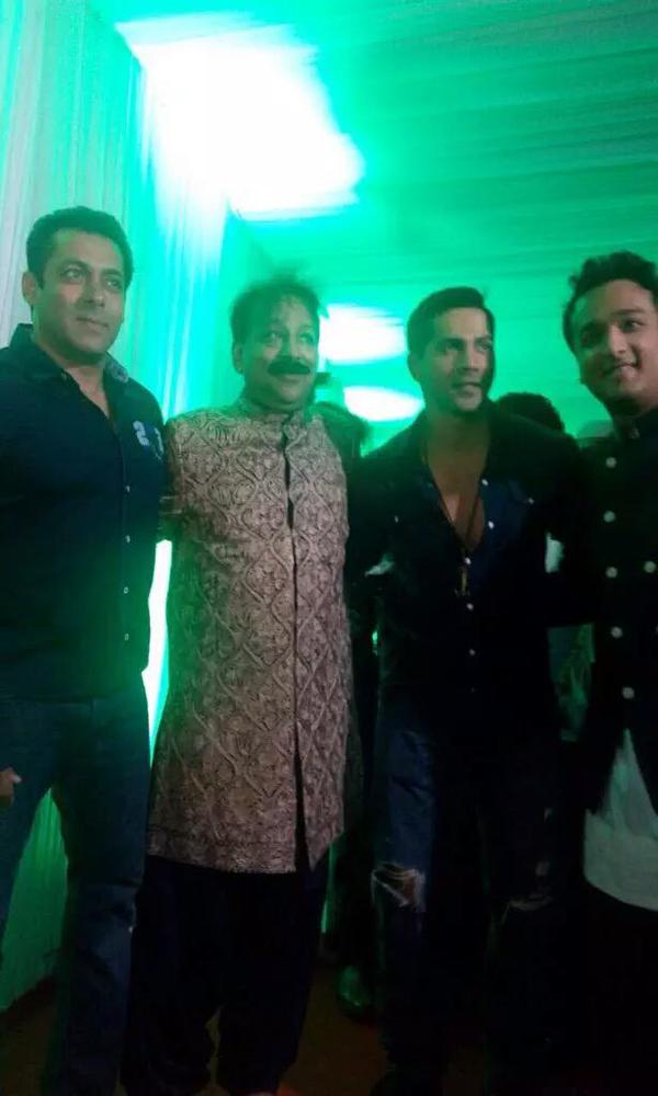 Salman Khan and Varun Dhawan at Baba Siddique's Iftaar party Salman Khan at Baba Siddique's Iftaar party,Baba Siddique's Iftaar party,Salman Khan,Jacqueline Fernandez at Baba Siddique's Iftaar party,Jacqueline Fernandez,Varun Dhawan at Baba Siddique's Iftaar party,Varun Dhawan,Baba Siddique's Iftaar party 2015,Baba