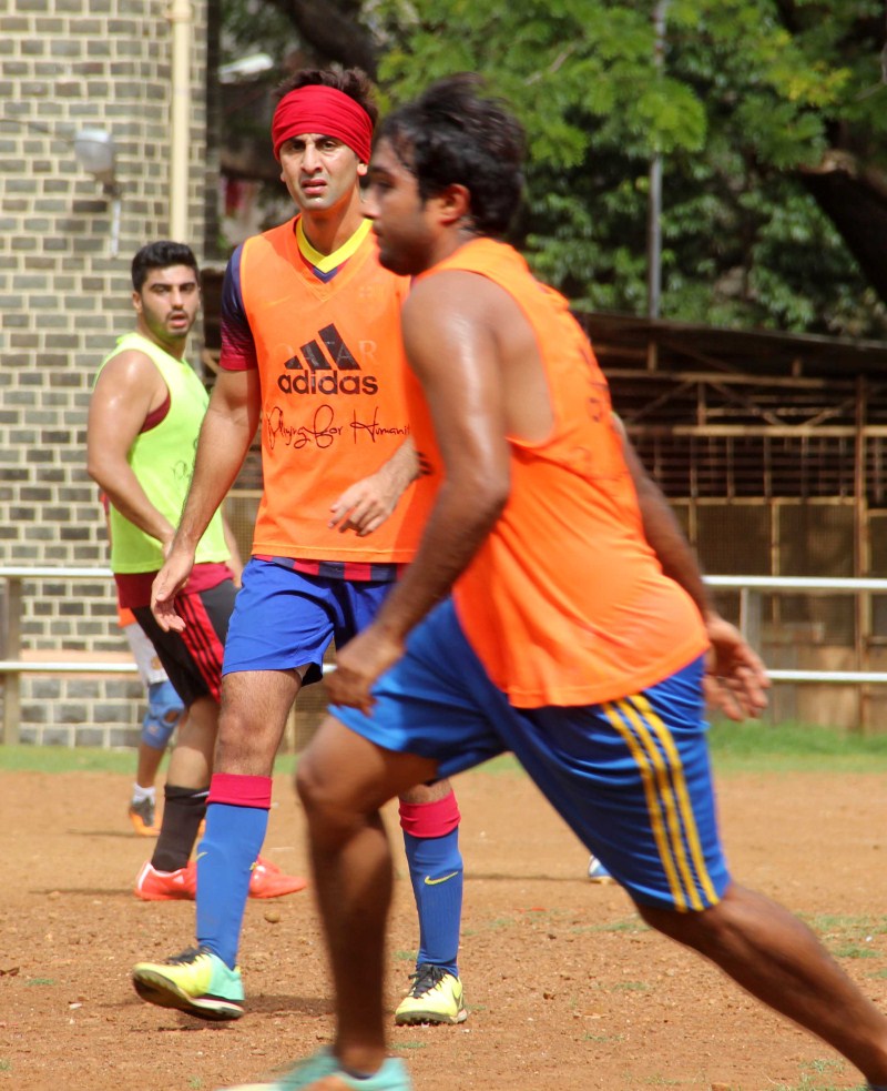 Ranbir Kapoor snapped Playing Football at Khar Ranbir Kapoor,Arjun Kapoor,Ranbir Kapoor snapped Playing Football at Khar,Arjun Kapoor snapped Playing Football at Khar,Ranbir Kapoor Playing Football,Arjun Kapoor Playing Football,Ranbir Kapoor and Arjun Kapoor