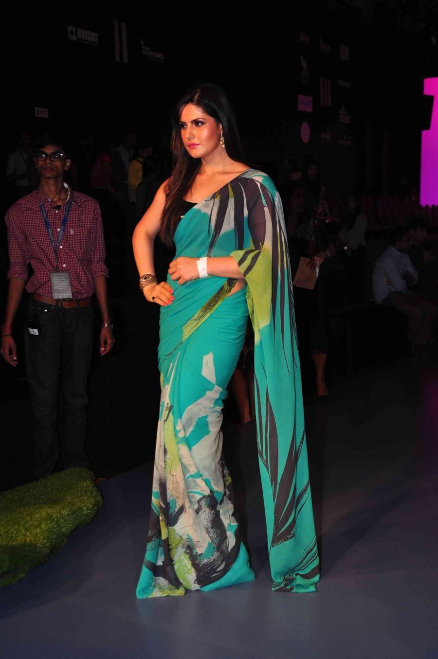 Day 3: Zarine Khan attends Satya Paul Resort 2015 Lakme Fashion Week 2015,LFW2015,arjun kapoor,satya paul,tom tailor,aditya roy kapur,photos