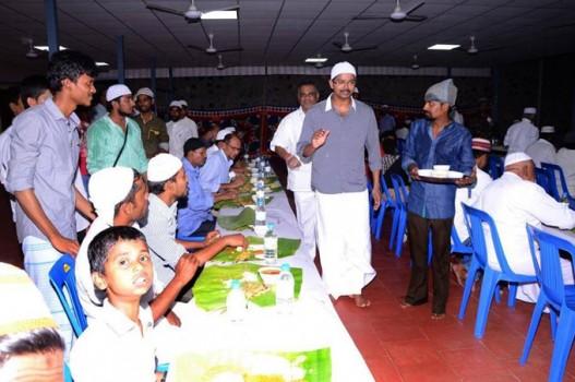 Vijay throws Iftar Party