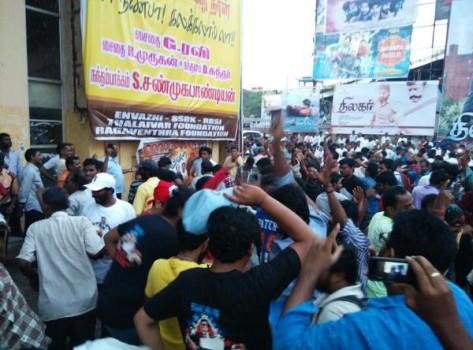 Rajinikanth’s Fans Celebrate Lingaa 100 Days Success