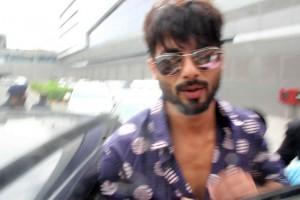 Sahid Kapoor wedding,Sahid Kapoor snapped at Delhi Airport,Actor Sahid Kapoor,Sahid Kapoor and Mira Rajput,Sahid Kapoor and Mira Rajput wedding,Sahid Kapoor and Mira Rajput marriage,Sahid Kapoor pics,Sahid Kapoor images,Sahid Kapoor photos,Sahid Kapoor st