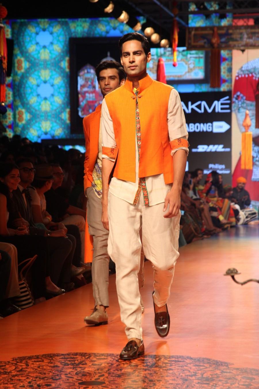 Designer Tarun Tahiliani Resort 2015 Lakme Fashion Week 2015,LFW2015,Day 5,Grand Finale,Shilpa Reddy,Tarun Tahiliani,shubhika,photos