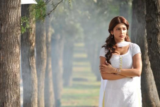 Shruthi Hassan still from Mahadheera Movie