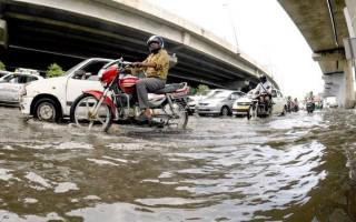 Heavy rains,Heavy rain IN Delhi,Heavy rains leads to waterlogging in Delhi,Delhi rains,Rain In Delhi,waterlogging delhi,traffic delhi