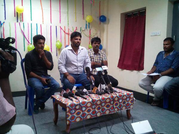 Puli Poster Leaks Issue Press Meet Puli Movie Press Meet,Puli Movie,Puli Press Meet,vijay,actror vijay,Chimbudevan,Puli Poster Leaks Issue Press Meet Stills,Puli Poster Leaks Issue