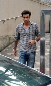 Ranbir Kapoor snapped at Bandra