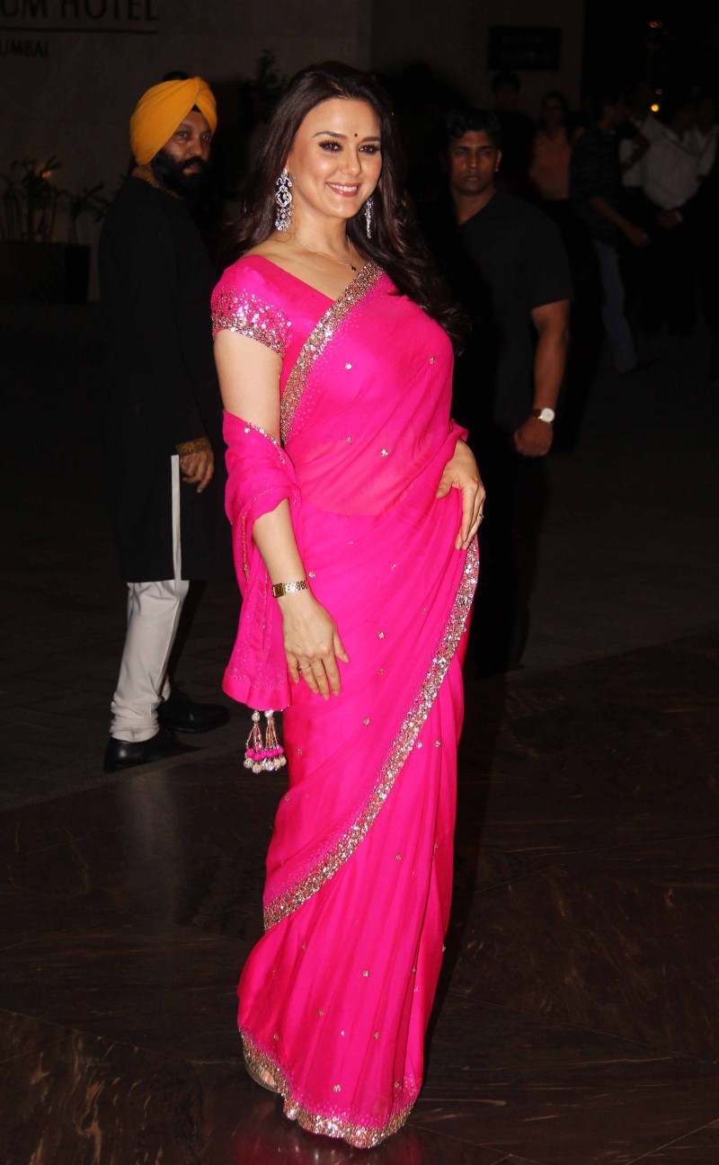 Preity Zinta at Shahid Kapoor Wedding Reception - Photos,Images,Gallery