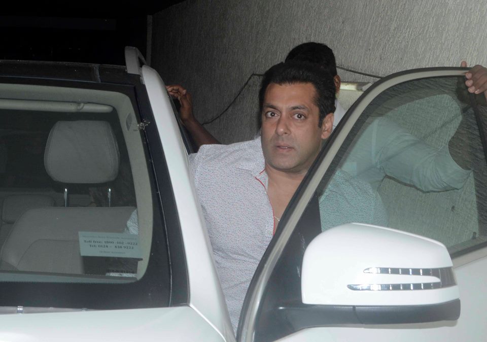 Salman Khan at Baahubali Special Screening Salman Khan watch Baahubali Movie,Varun Dhawan watch Baahubali Movie,Elli Avram watched Baahubali Movie,Salman Khan,Varun Dhawan and Elli Avram watched Baahubali Movie,Special Screening of Baahubali at Lightbox,Baahubali Special Screening,salman khan,Va