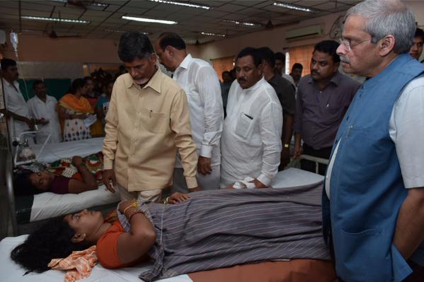 Andhra Pradesh CM Chandrababu Naidu meets Victims Pushkaralu stampede,Andhra Pradesh CM Chandrababu Naidu,Chandrababu Naidu,Pushkaralu ghat stampede,Godavari Pushkaram,Andhra Pradesh stampede Rajahmundry Godavari Pushkaram