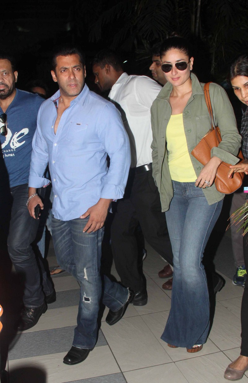 Salman Khan and Kareena Kapoor spotted at Mumbai Airport Salman Khan,Kareena Kapoor,Salman Khan and Kareena Kapoor,Bajrangi Bhaijaan,Salman Khan and Kareena Kapoor spotted at Mumbai Airport,Salman Khan spotted at Mumbai Airport,Kareena Kapoor spotted at Mumbai Airport