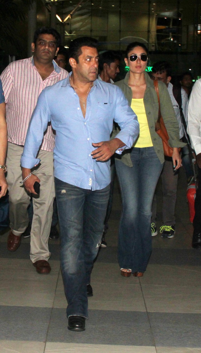 Salman Khan and Kareena Kapoor spotted at Mumbai Airport Salman Khan,Kareena Kapoor,Salman Khan and Kareena Kapoor,Bajrangi Bhaijaan,Salman Khan and Kareena Kapoor spotted at Mumbai Airport,Salman Khan spotted at Mumbai Airport,Kareena Kapoor spotted at Mumbai Airport