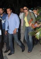Salman Khan,Kareena Kapoor,Salman Khan and Kareena Kapoor,Bajrangi Bhaijaan,Salman Khan and Kareena Kapoor spotted at Mumbai Airport,Salman Khan spotted at Mumbai Airport,Kareena Kapoor spotted at Mumbai Airport