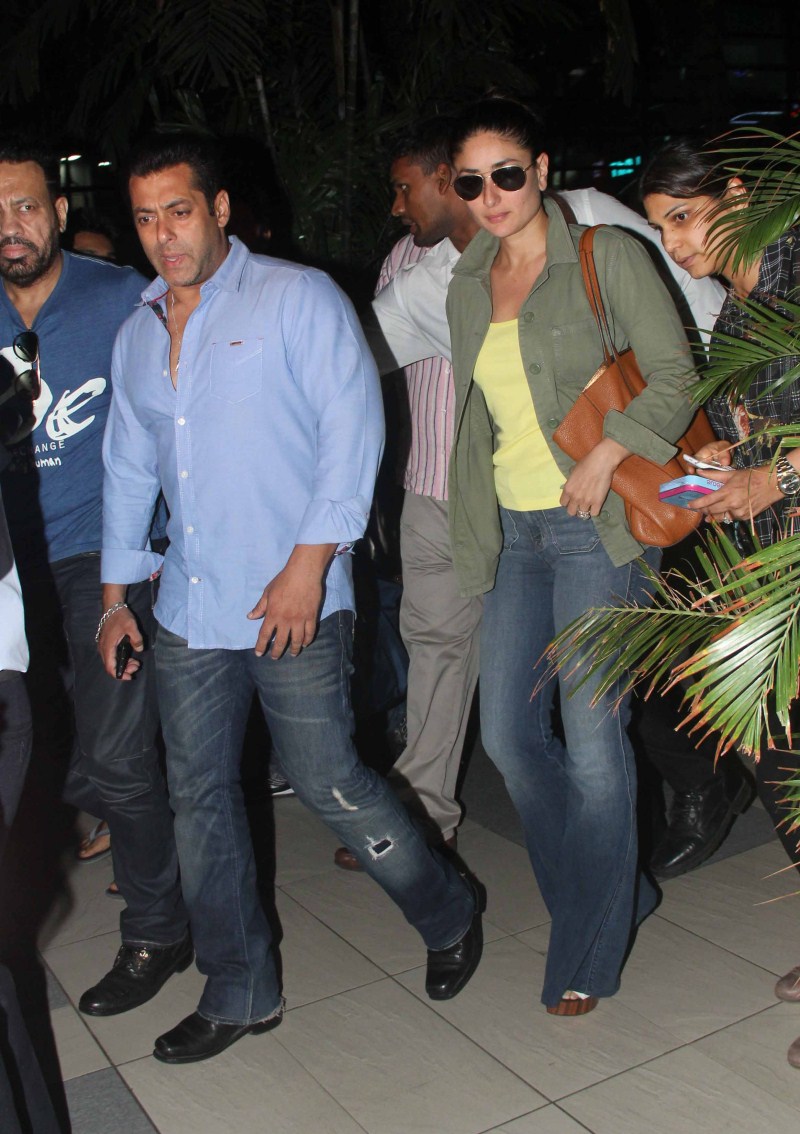 Salman Khan and Kareena Kapoor spotted at Mumbai Airport Salman Khan,Kareena Kapoor,Salman Khan and Kareena Kapoor,Bajrangi Bhaijaan,Salman Khan and Kareena Kapoor spotted at Mumbai Airport,Salman Khan spotted at Mumbai Airport,Kareena Kapoor spotted at Mumbai Airport