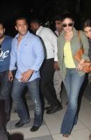 Salman Khan,Kareena Kapoor,Salman Khan and Kareena Kapoor,Bajrangi Bhaijaan,Salman Khan and Kareena Kapoor spotted at Mumbai Airport,Salman Khan spotted at Mumbai Airport,Kareena Kapoor spotted at Mumbai Airport