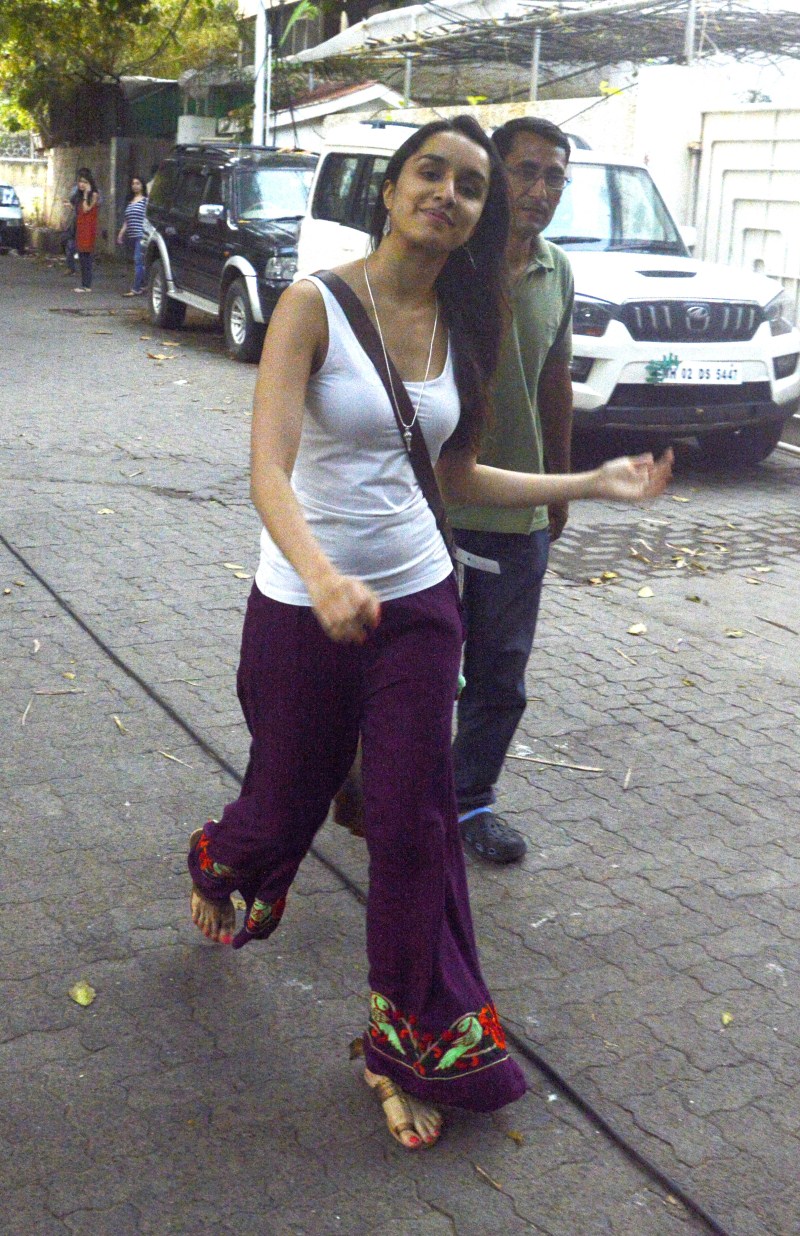Actress Shraddha Kapoor spotted at Juhu Shraddha Kapoor,actress Shraddha Kapoor,Shraddha Kapoor spotted at Juhu,Shraddha Kapoor latest pics,Shraddha Kapoor latest images,Shraddha Kapoor latest photos,Shraddha Kapoor latest stills,Shraddha Kapoor latest pictures
