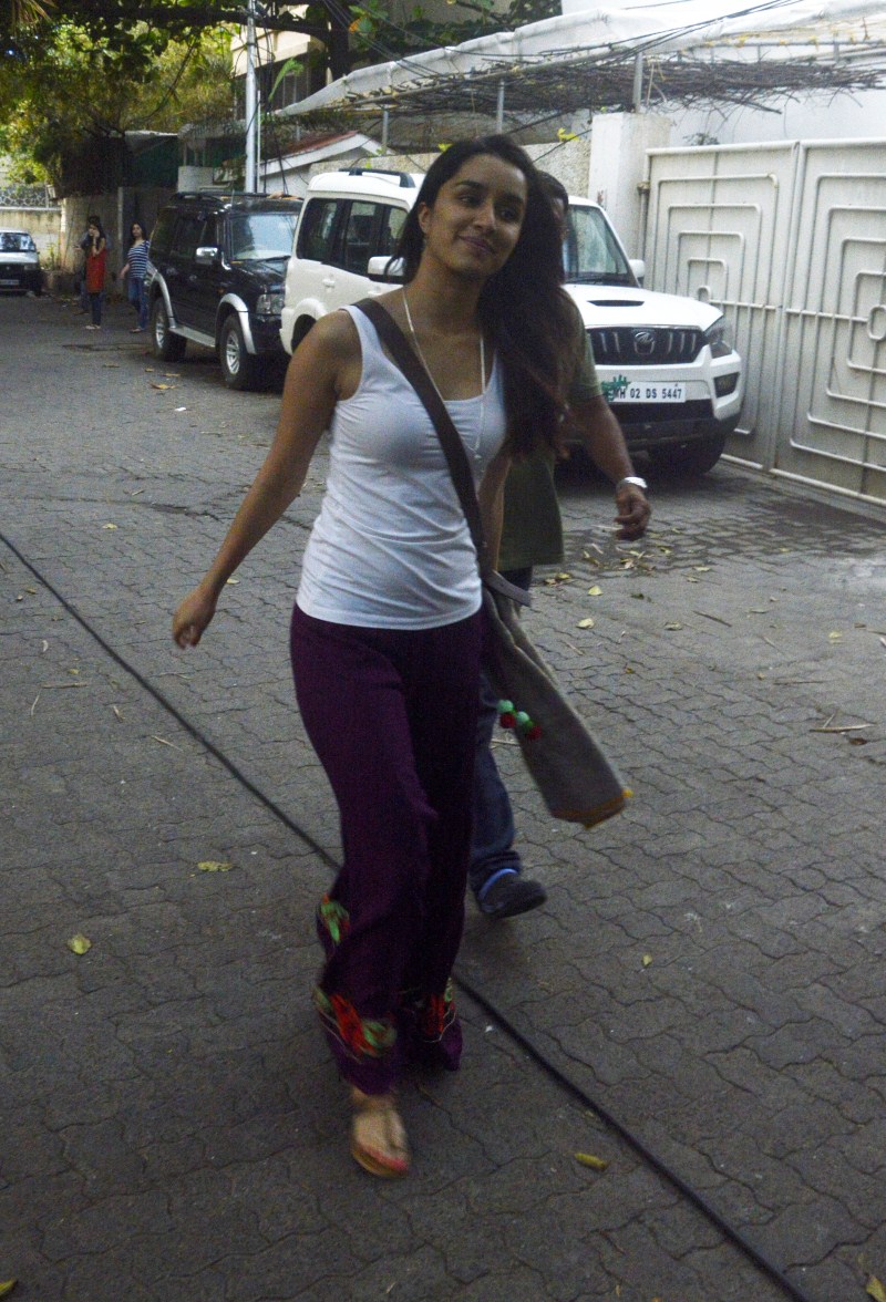 Bollywood Actress Shraddha Kapoor spotted at Juhu Shraddha Kapoor,actress Shraddha Kapoor,Shraddha Kapoor spotted at Juhu,Shraddha Kapoor latest pics,Shraddha Kapoor latest images,Shraddha Kapoor latest photos,Shraddha Kapoor latest stills,Shraddha Kapoor latest pictures