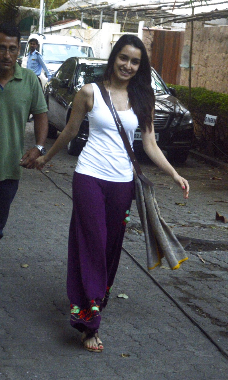 Bollywood Actress Shraddha Kapoor spotted at Juhu Shraddha Kapoor,actress Shraddha Kapoor,Shraddha Kapoor spotted at Juhu,Shraddha Kapoor latest pics,Shraddha Kapoor latest images,Shraddha Kapoor latest photos,Shraddha Kapoor latest stills,Shraddha Kapoor latest pictures