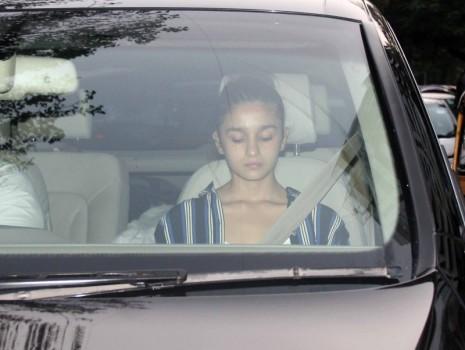 Bollywood Actress Alia Bhatt snapped at Bandra