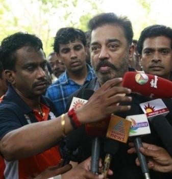 Actor Kamal Haasan pays his last respect to MS Viswanathan