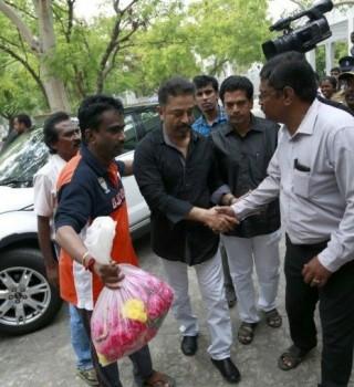 Hassan pays his last respect to MS Viswanathan