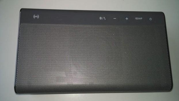 The Creative Sound Blaster ROAR features more drivers than Bose SoundLink Mini, helping it deliver a crisp yet balanced sound in low, highs and mids.