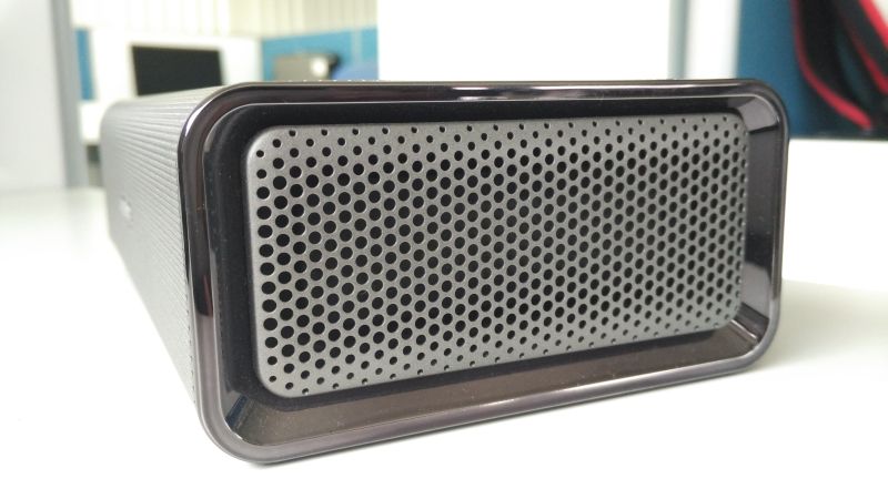 The 360 degree placement of drivers helps it to deliver better sound even on the outdoors. Creative Sound Blaster ROAR,Creative News,Creative Sound Blaster ROAR Price in India,Creative Sound Blaster ROAR Features,Creative Sound Blaster ROAR Specification,Bluetooth speaker,Bose SoundLink Mini,Creative Sound Blaster ROAR vs Bose SoundLink Mini