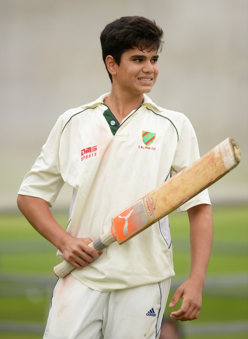 Sachin Tendulkar's Son Arjun Tendulkar Bowls To England Players During ...