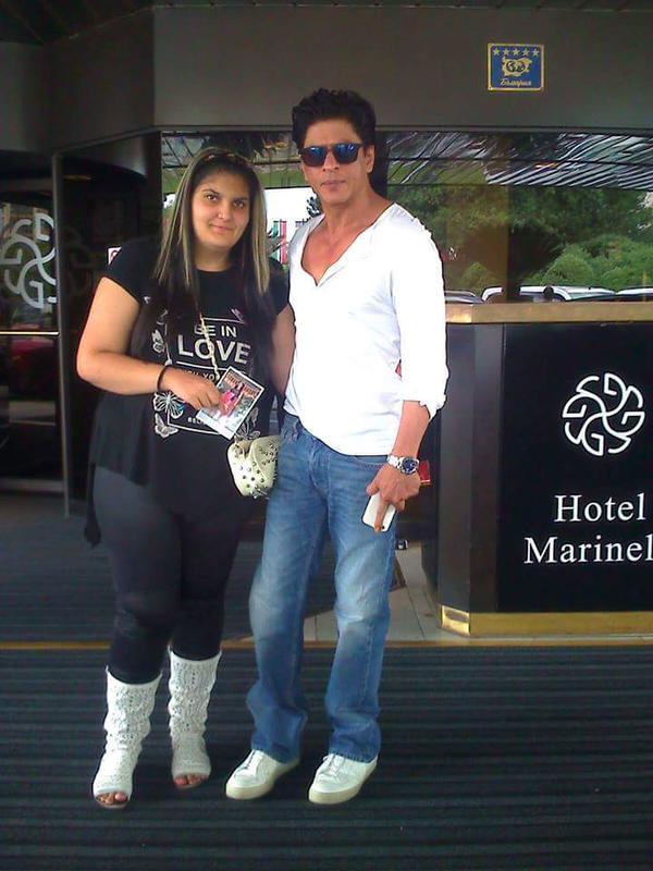 Actor Shah Rukh Khan meets a fan on sets of Dilwale Movie Shah Rukh Khan,actor Shah Rukh Khan,SRK,Shah Rukh Khan meets a fan on sets of Dilwale Movie,Dilwale,Dilwale Movie,Shah Rukh Khan meets a fan,Dilwale on the sets,Shah Rukh Khan latest pics,Shah Rukh Khan latest images,Shah Rukh Khan latest photos,Shah Rukh