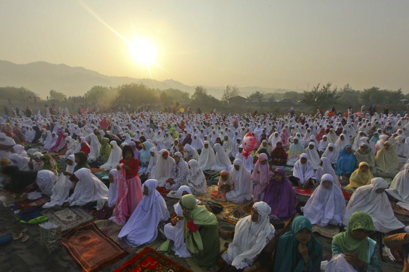 Millions of Muslims celebrate Eid Al-Fitr around the world. Eid Al-Fitr celebration,Eid Al-Fitr,eid al-fitr celebration photos,Eid al-Fitr 2015,Eid Al-Fitr celebration pics,Eid Al-Fitr celebration images,Eid Al-Fitr celebration photos,Eid Al-Fitr celebration stills,Eid Al-Fitr celebration picstures,ramadan celebra