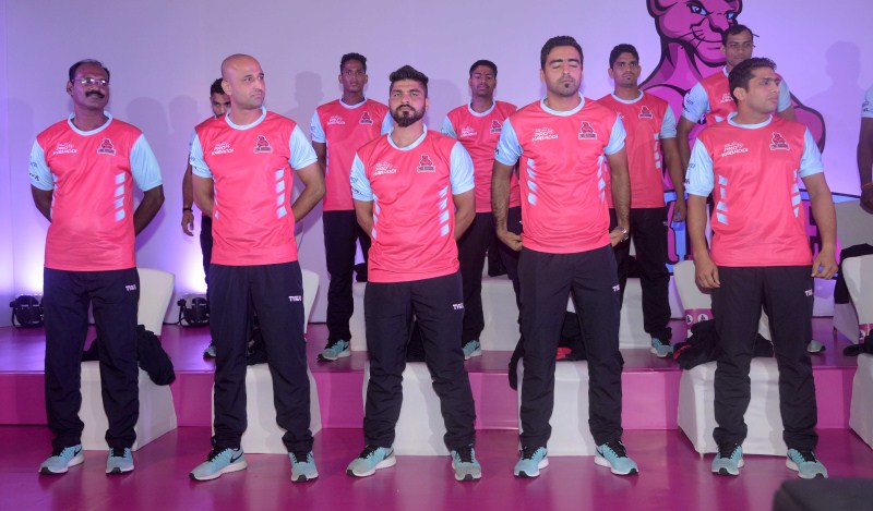 Bollywood Actor Abhishek Bachchan with Jaipur Pink Panthers Kabaddi team press meet. Abhishek Bachchan,Abhishek Bachchan with Jaipur Pink Panthers Kabaddi team press meet,Kabaddi team press meet,Jaipur Pink Panthers,actor Abhishek Bachchan,Abhishek Bachchan pics,Abhishek Bachchan images,Abhishek Bachchan photos,Abhishek Bachchan stills,Ab