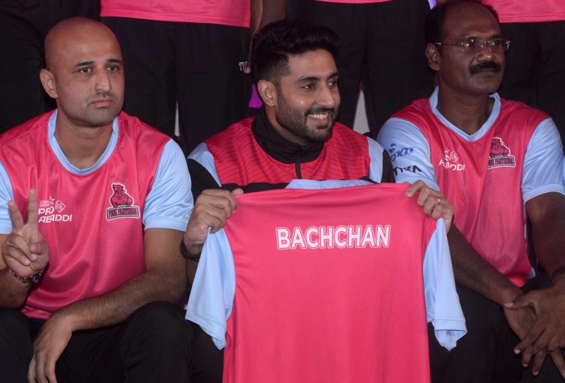 Bollywood Actor Abhishek Bachchan with Jaipur Pink Panthers Kabaddi team press meet. Abhishek Bachchan,Abhishek Bachchan with Jaipur Pink Panthers Kabaddi team press meet,Kabaddi team press meet,Jaipur Pink Panthers,actor Abhishek Bachchan,Abhishek Bachchan pics,Abhishek Bachchan images,Abhishek Bachchan photos,Abhishek Bachchan stills,Ab
