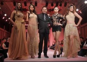 Madhur Bhandarkar,Madhur Bhandarkar unveils his Calendar Girls at a fashion show,Calendar Girls,Calendar Girls movie promotion,bollywood movie Calendar Girls,fashion show,fashion show event,fashion show 2015