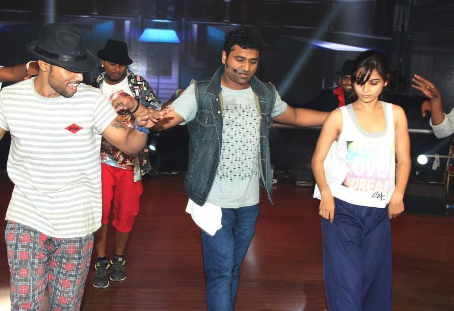 Music Composer Devi Sri Prasad Rehearsals for Srimanthudu Audio Launch. Devi Sri Prasad,Devi Sri Prasad Rehearsals for Srimanthudu Audio Launch,Devi Sri Prasad at Srimanthudu Audio Launch,Srimanthudu Audio Launch,Srimanthudu Audio Launch pics,Srimanthudu Audio Launch images,Srimanthudu Audio Launch photos,Devi Sri Prasad late
